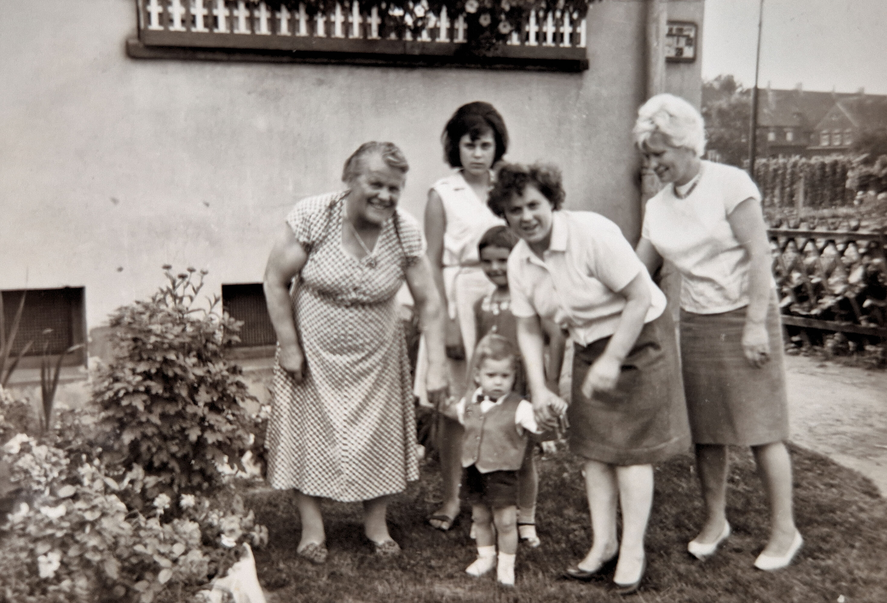 1964_Oma Kurre_Michael_Rosi_Erika_Erna_Elfriede_Rothbrust_Photo34.jpg