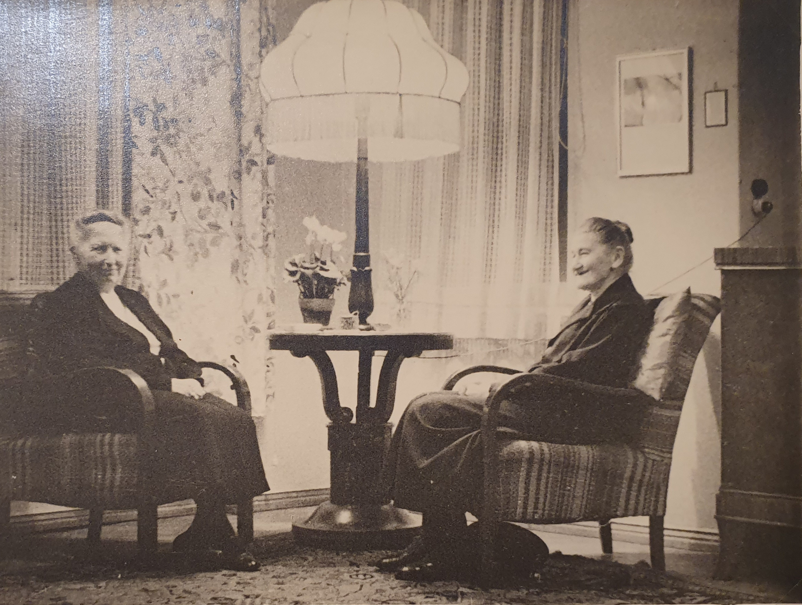 1940 - Oma Berta und Tante Vally